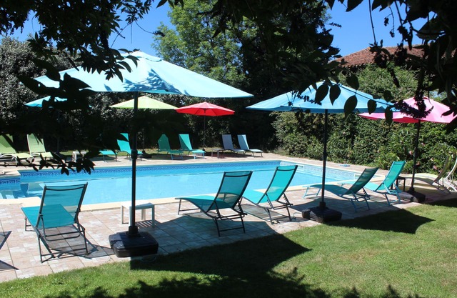 Gite Ciel - sunny gite overlooking heated pool and gardens.