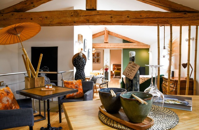 Gite de l'Autre jardin, in the heart of Mirepoix, quiet, terrace, swimming pool.