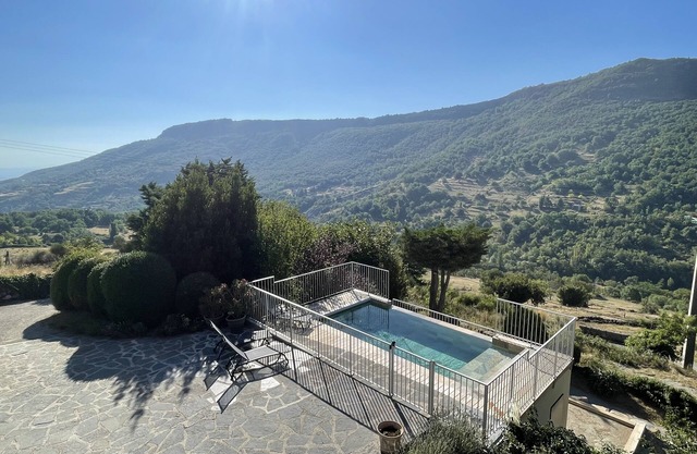 Gîte in Ardèche with swimming pool and magnificent view of the valley
