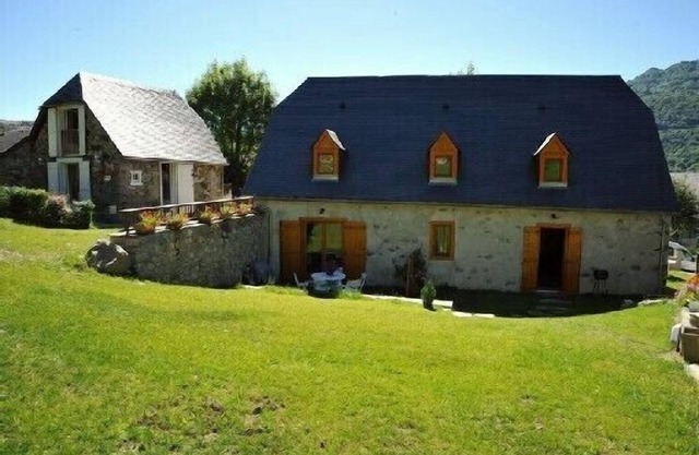 Gite in bigourdane barn in the village d`Aucun