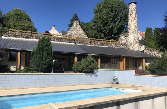 Gîte in the mountains 1140m facing the swimming pool ideal for hiking guaranteed change of scenery