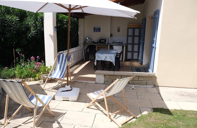 gite in vacation residence with heated pool in the heart of the alpilles, in mouriès, sleeps 2