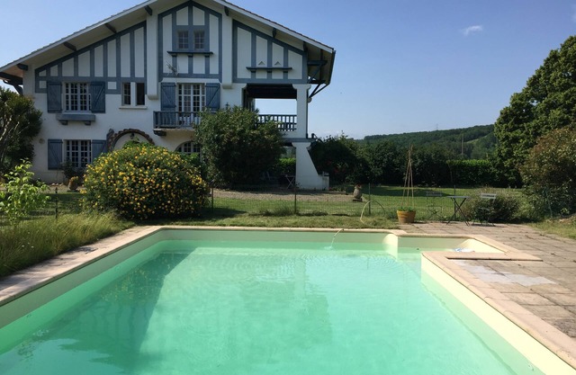 Gite with pool close to the pyrenees & ancient Abbey of Saint Sever de Rustan