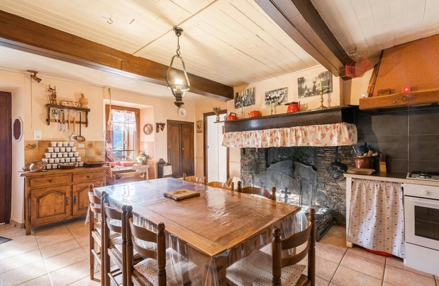 Gîte with great views of the mountains - enclosed garden - not overlooked -