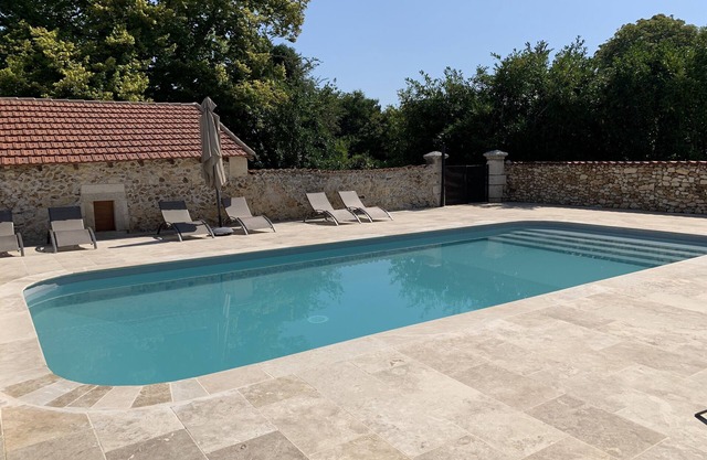 Gîtes of the castle of Monciaux: Gîte des noyers 3 bedrooms, 3 bathrooms, pool, tennis