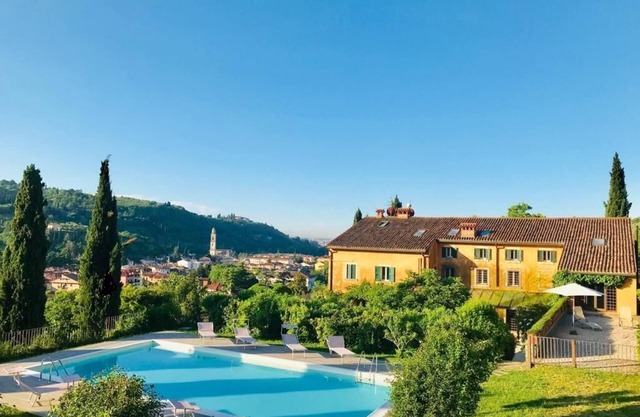 Glamorous residence, private pool, very close to Verona