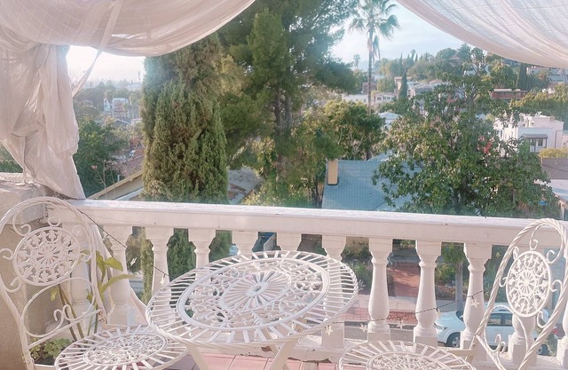 Glamours Charming Private bedroom Silver Lake Penthouse