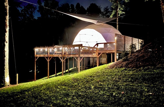 Glamping Dome Lake and Mountain Views Hot Tub