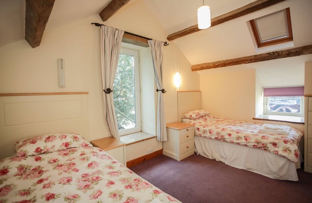 GLASLYN - a cottage that sleeps 4 guests in 2 bedrooms