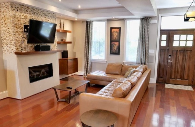 Gleaming & Gorgeous Spacious Family Friendly House ~ Outside Space Included!