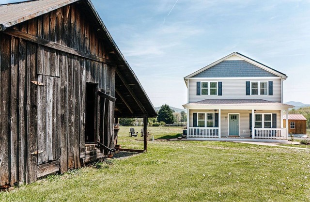 Glenbrae- Luxury 5br Farmhouse, Mountain Views, just off 151