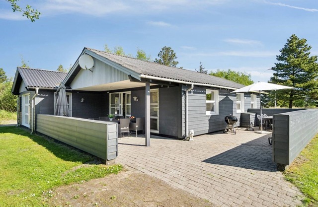 "Glenna" - 1.8km from the sea by Interhome