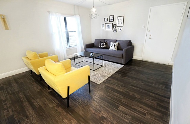 Global Cup Modern Comfort + Dallas City Flat