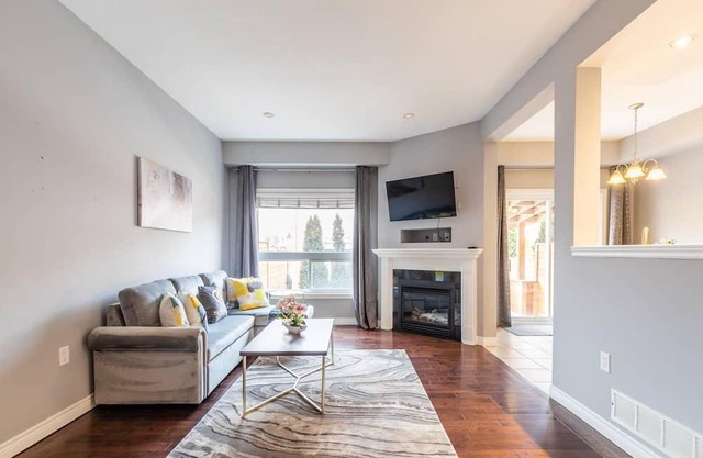 GLOBALSTAY . Cheerful 3BR 2 living 2.5BA Townhome. HOT TUB. BBQ