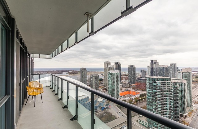 GLOBALSTAY. Executive 2BR 2BA Condo in DT. Gym, Pool, Hot Tub
