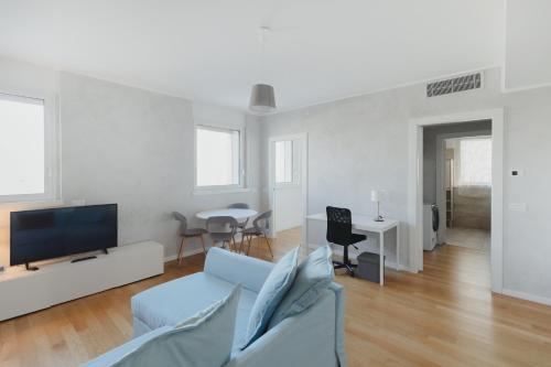 GoHost - Modern Apartments with Private Terrace near Duomo