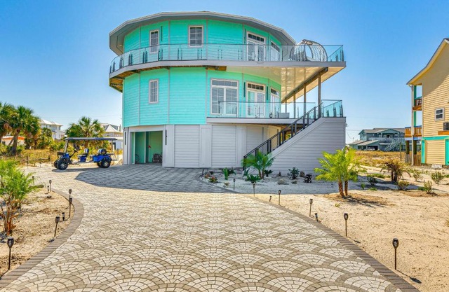 Golf Cart and Elevator Retreat 1 Block to Beach