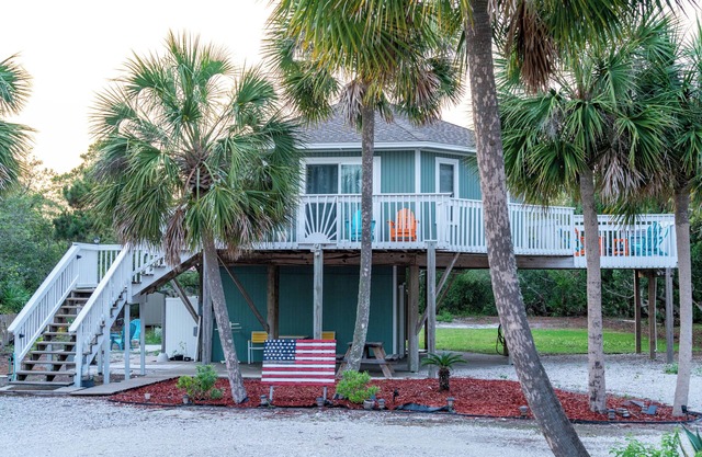 GOLF CART included! 2-min BEACH walk, sleeps 6!