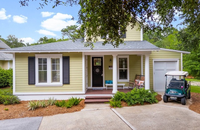 Golf Cart ~ Lakefront ~ Private Porch ~ Family Friendly Neighborhood