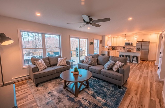 Golf course in the backyard and endless amenities just minutes away! 🏔️ ⛳️ 🏖️