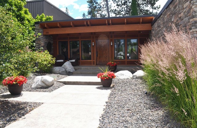 Golf course mid-century modern executive home w/hot tub