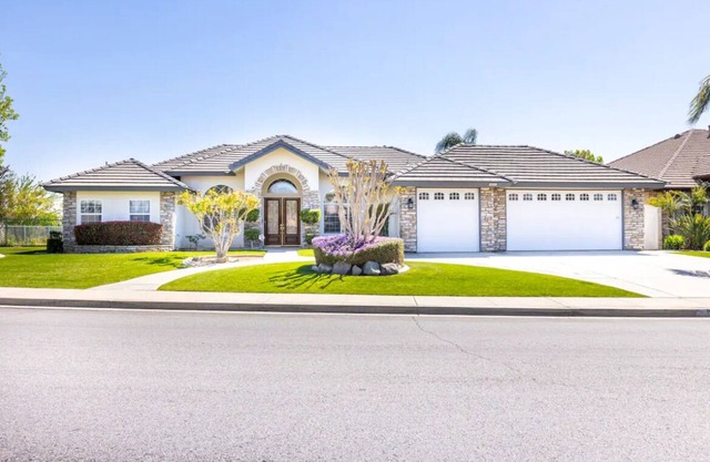 Golf Course View Home with Dual AC and SPA