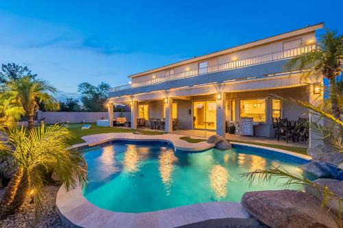 Golf Oasis- Poolside Alfresco, Mini Golf & 4 Kings