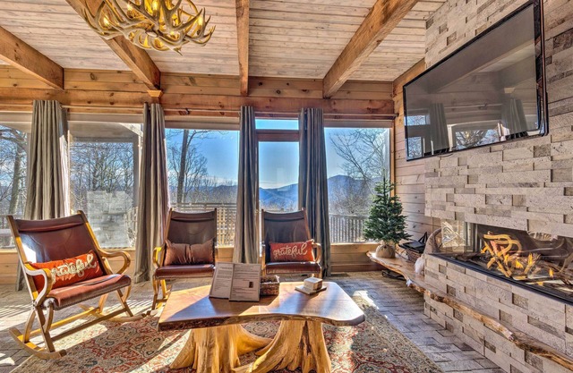 Golf, Sauna, Creek: Spectacular Smoky Mtn-View Gem