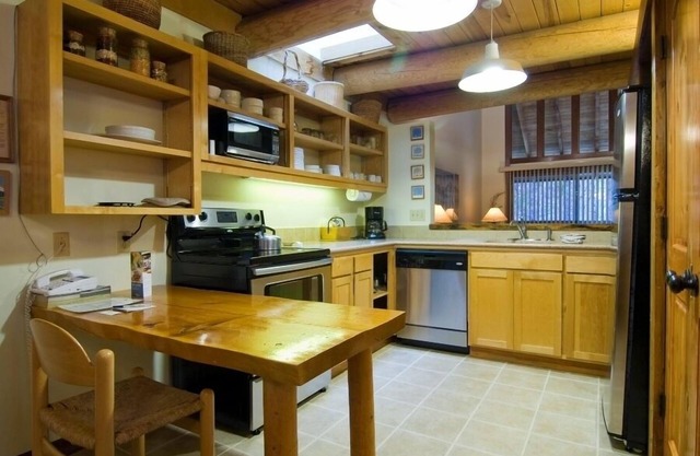 Golf View Condo with Fireplace, Patio & Bunk Room