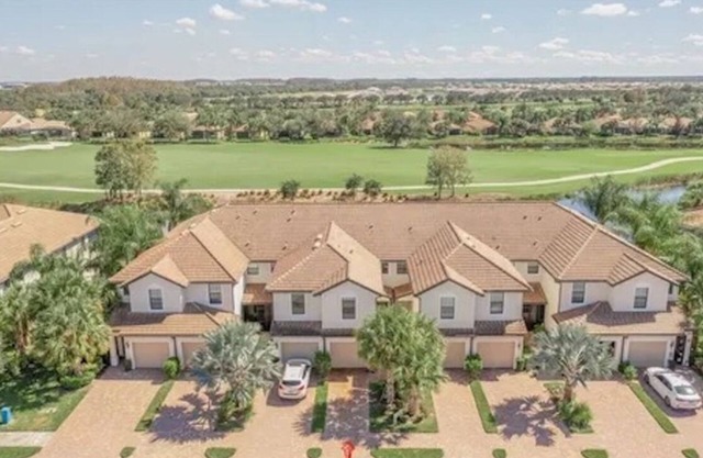 Golfers paradise! 2-bedroom with office condo in Del Webb Naples 55+ community