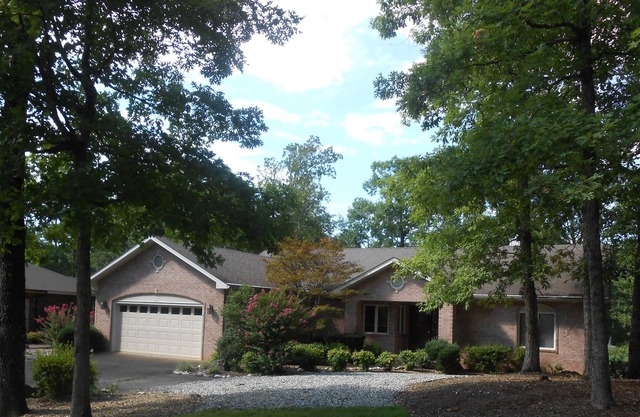 Golfview Home With Gas Grill on the Deck - Unit 0913 by Redawning