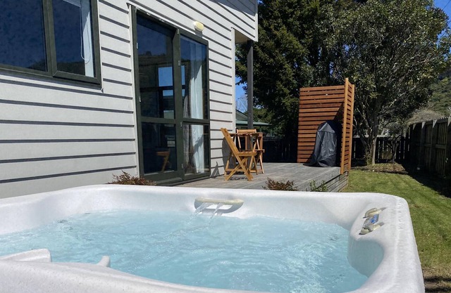 Gondola View Inn - 3 Bedroom, 1 Bathroom close to the attractions