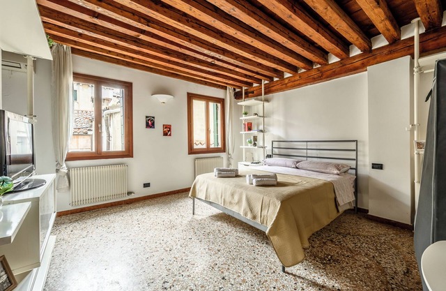 Gondolier's Suite | Venice Sweet Lifen