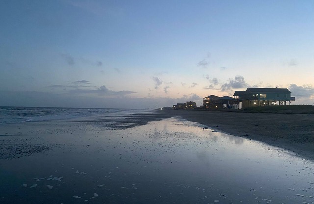 Gone Fishin’ | Bright Beachfront Retreat on the Gulf – Sleeps 8