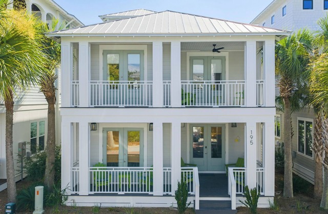 Good Day Sunshine by AvantStay | Sleeps 16, Pool + Private Beach Access