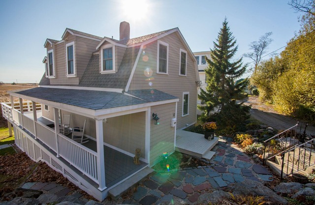 Good Harbor Beach House - walk to beach, close to restaurants and shopping!