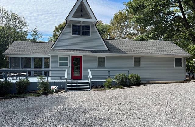 Goose Hollow Lodge nUnique A-frame house situated near Lake Barkley