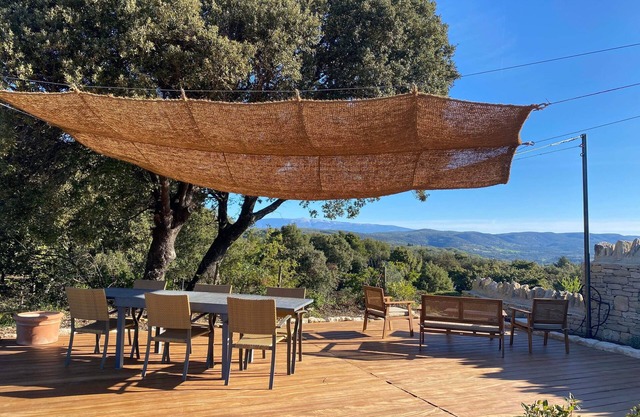 Gordes, Calme Absolu et vue Panoramique