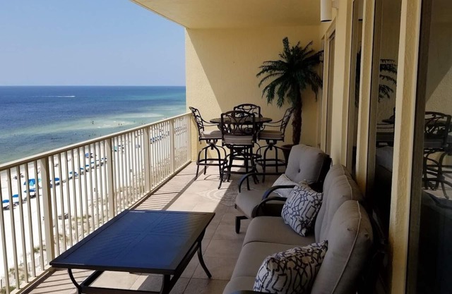 Gorgeous 2 Bedr Unit; Great Balc views; Beach Srvc Incl; Monthly Winter Rates.
