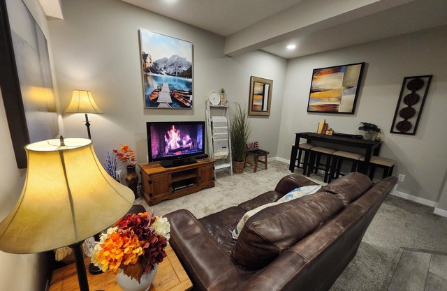 Gorgeous 2-Bedroom Suite Oasis!