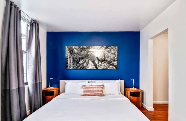Gorgeous 2BD Next to the Convention Center and Reading Terminal