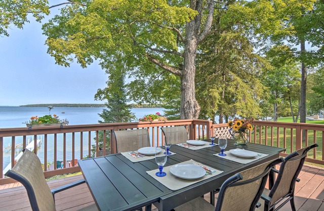 Gorgeous 3-Season Lakefront Escape w/Private Dock