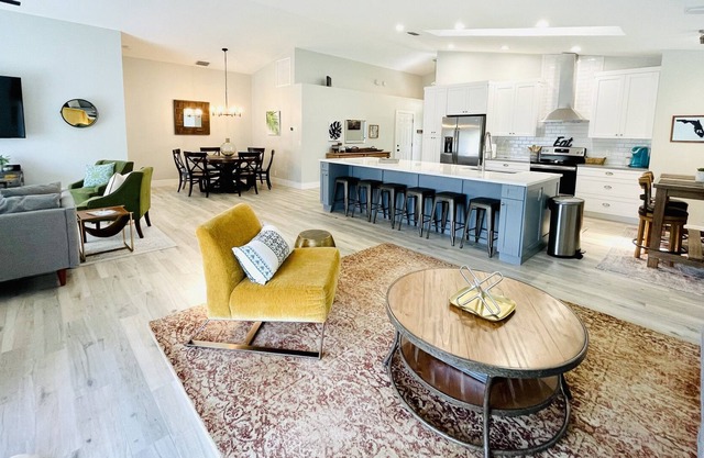 Gorgeous 3B/2B Spacious Home, Fully equipped!