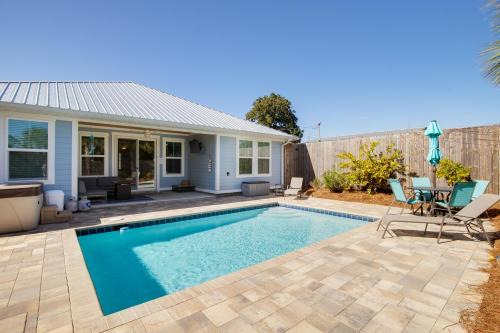 Gorgeous 3bd/25ba NEW Home w/Private Heated Pool STEPS from Beach!