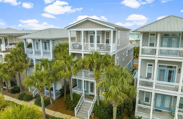 GORGEOUS 4/4 SLEEPS 10! GULF VIEW FROM 3rd FLOOR! WELL APPOINTED! ONE BLOCK FROM BEACH ACCESS!