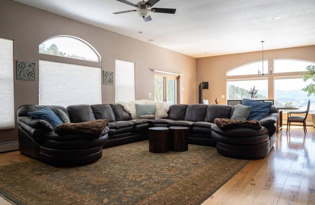 Gorgeous 4BD luxury mountain getaway