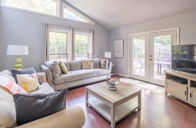 Gorgeous 4BR in South Charlotte, near the Greenway