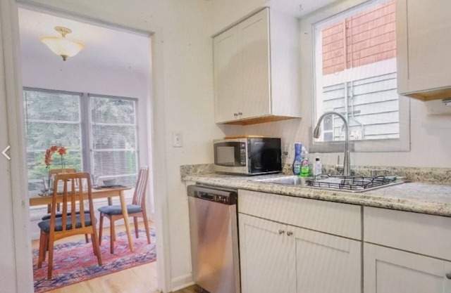 Gorgeous 4BR Maple Leaf Home near UW & Green Lake