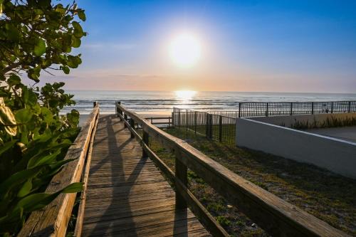 Gorgeous Beach Front Condo Near Flagler Ave - 701