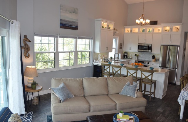 GORGEOUS BEACH HOME! NEWLY DECORATED! Beach and Intracoastal Access.